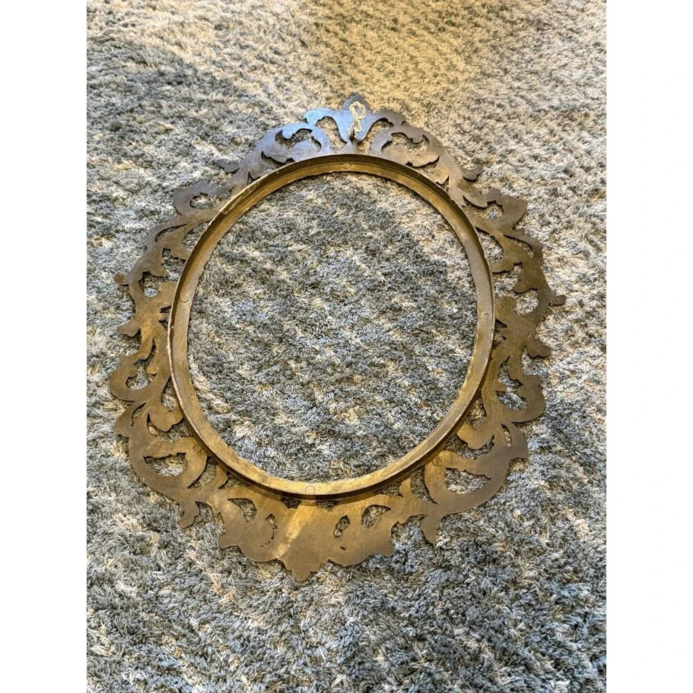 Vtg Metal Ornate Oval Picture Frame Antique Style 17 x 13.5” Wall Decor No Glass